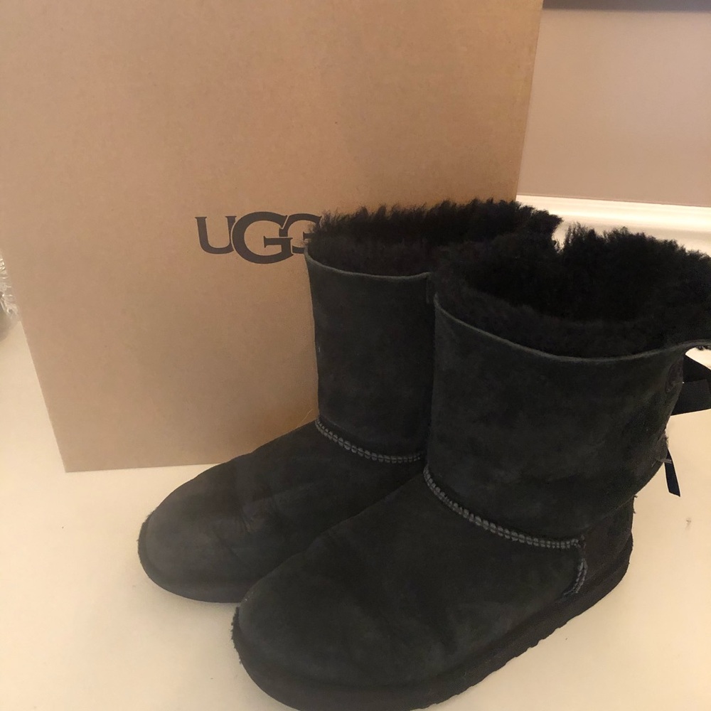 Girls bailey bow black UGG boots size 4